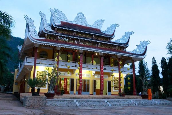 Chùa Linh Phú (Tân Phú)